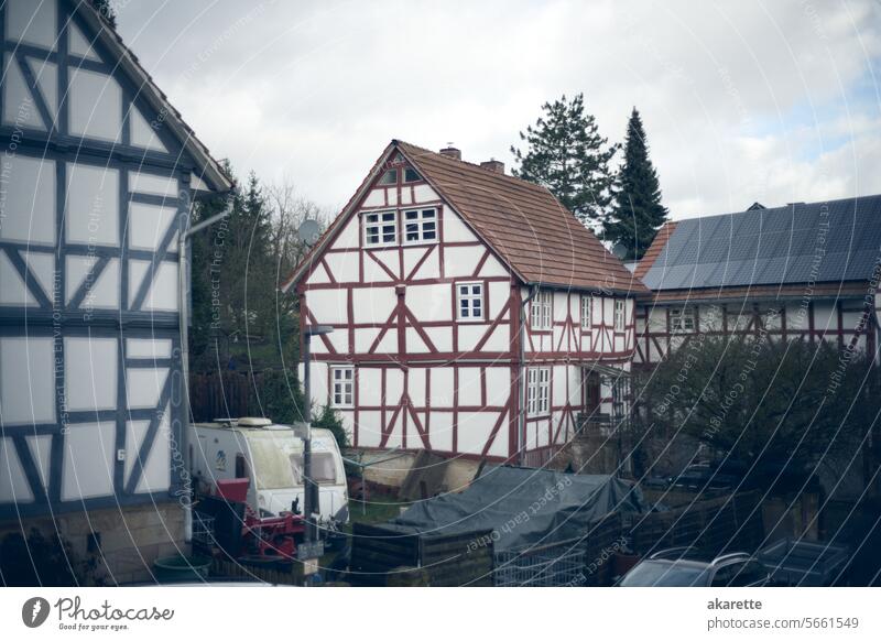 Fachwerkhaus in nordhessischer Kleinstadt Dorfidylle Chaos