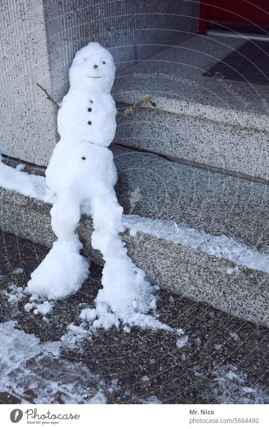 Schneemännchen Schneemann Winter kalt weiß Frost Schneefigur Winterzeit frostig Treppe Wetter schneemännchen klein aber fein Jahreszeiten gefroren Schneefall