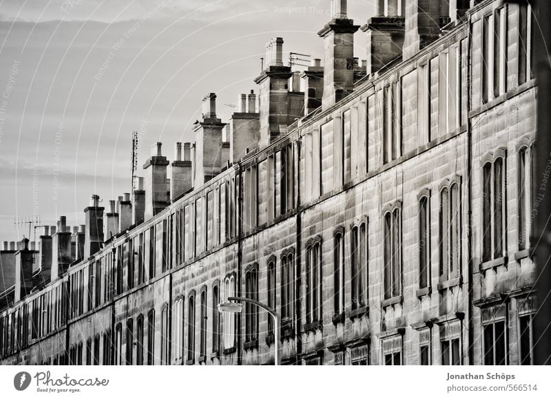 Edinburgh XII Schottland Großbritannien Stadt Hauptstadt Altstadt bevölkert Haus Bauwerk Gebäude Architektur Mauer Wand ästhetisch Häuserzeile Reihe viele