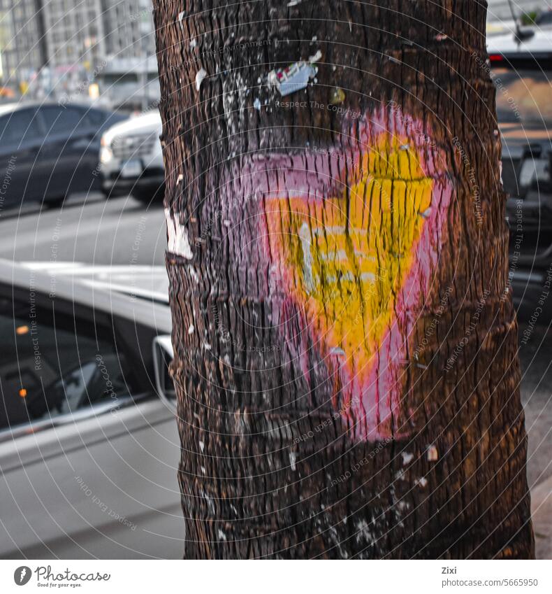 E-Love Herz Liebe Großstadt Liebeserklärung Symbole & Metaphern Zeichen Liebesbekundung Romantik Valentinstag Glück Gefühle Partnerschaft Baum Farben