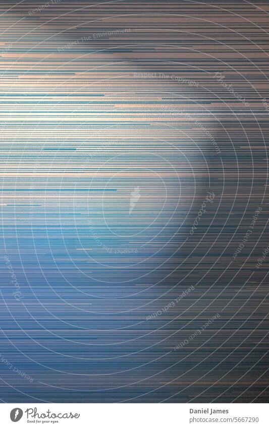 Abstrakte Textur in Blau mit Linien, Falten und Schatten. abstrakt Abstraktion abstrakte Fotografie Abstraktes Muster blau Linien und Formen linear Linearität