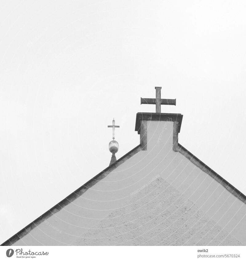 Betriebslogo Kirche Giebel oben Kirchturmspitze Kreuz Christliches Kreuz Christentum Symbol Religion & Glaube Spiritualität Jesus Christus Schwarzweißfoto