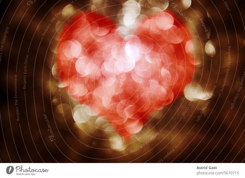 Glitzernder Hintergrund mit Lichtpunkten und einem großen roten Herz hintergrund herz gold golden liebe gelb weiß valentin valentinstag feiertag weihnachten