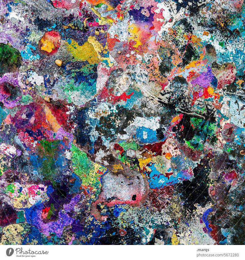 Messy abstrakt Nahaufnahme Farbe mehrfarbig trashig Wand durcheinander Muster Farbstoff chaotisch Mauer Kreativität morbid abblätternde Farbe verwittert