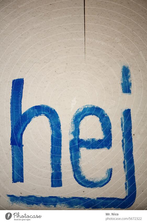 hej Hallo Begrüßung Kommunizieren Schriftzeichen Buchstaben Typographie blau Kommunikation Graffiti Fassade Wand abstrakt Schwedisch Schweden hey Wort Sprache