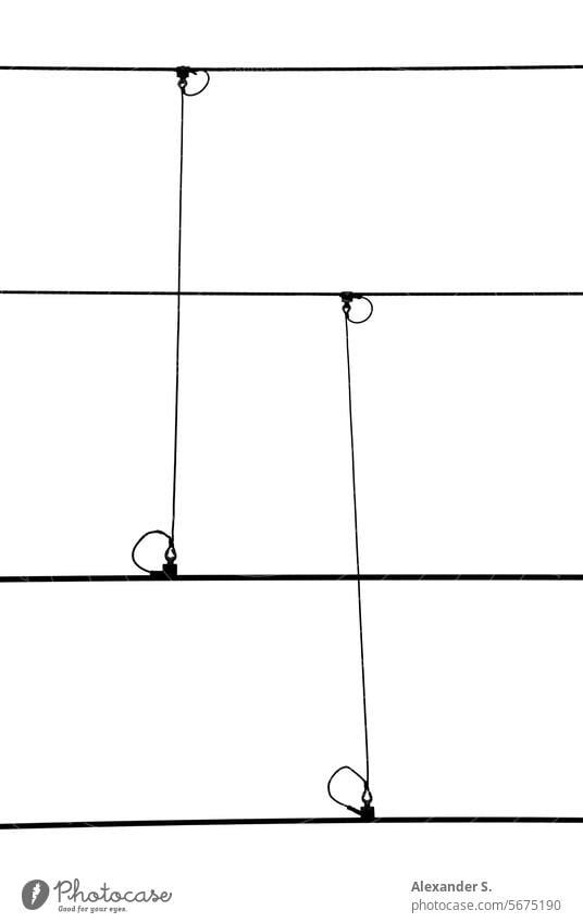 Oberleitungen vor grauem Himmel Kabel Leitungen Bahnleitungen Bahnstrecke Muster Linien Linien und Formen Strukturen & Formen graphisch abstrakt minimalistisch