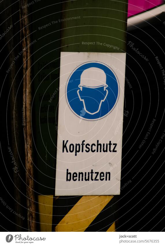 voll dämlich / keinen Kopfschutz benutzen Schilder & Markierungen Hinweisschild Arbeit & Erwerbstätigkeit Sicherheit Schriftzeichen Piktogramm Deutsch