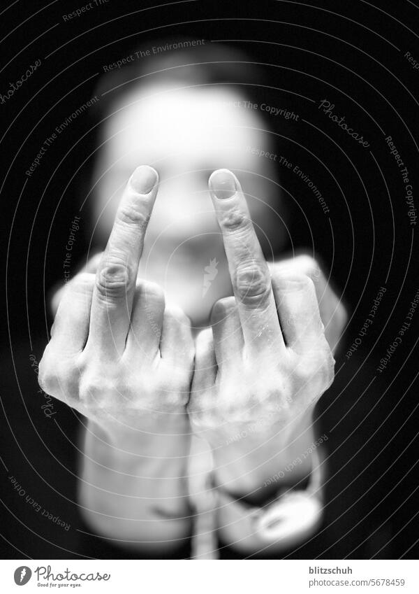 Doppel Stinkefinger Stinkfinger Finger obszön gestikulieren unverschämt anstößig angriffslustig Zeichen Hand Mittelfinger Kommunizieren Symbol Gebärdensprache
