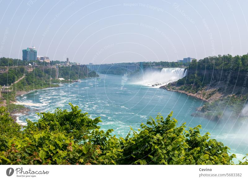 Niagarafälle Niagara Fälle niagara falls Niagara River Niagarafall Kanada USA Urlaub Tourismus Tourismusregion Wasser Wasserfall Sightseeing Boot Bootsfahrt