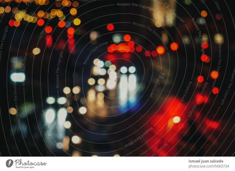 Straßenbeleuchtung bei Nacht in der Stadt Lichter Straßenlaternen Farben farbenfroh mehrfarbig Bokeh Kreise hell glänzend Unschärfe verschwommen defokussiert