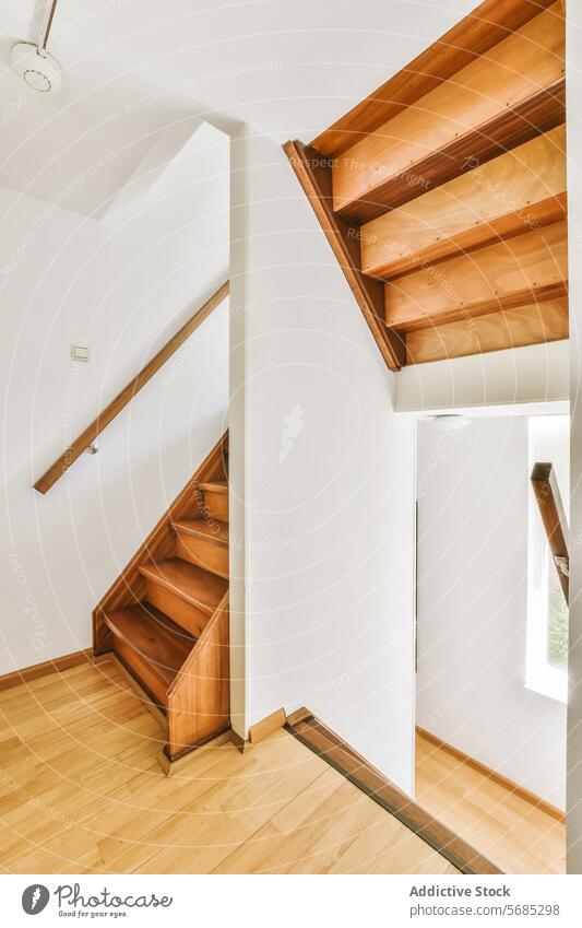 Holztreppe in einem modernen Hausinterieur Innenbereich heimwärts Treppenhaus hölzern Design Architektur Licht wohnbedingt Zeitgenosse Stil elegant