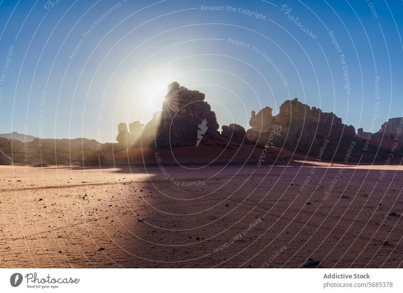 Silhouetten bei Sonnenuntergang vor Wüstenhintergrund wüst Sahara Gesteinsformationen natürliche Schönheit Hintergrund Himmel Algerien Zinn Merzouga Afrika