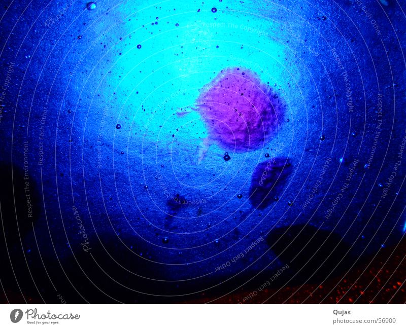 Zuckerspacesupernova Luftblase tauchen virtuell Supernova Ferne Physik kalt Gefühle träumen Traumwelt Flüssigkeit blau blue bläulich Makroaufnahme Nahaufnahme
