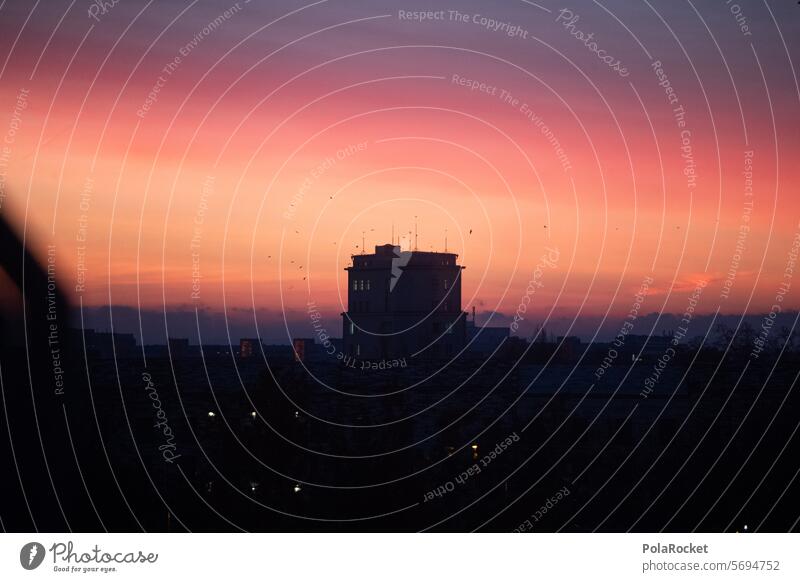 #A0# Sonnenaufgang in der Stadt Turm Hochhaus Dämmerung Sonnenlicht Morgen Morgendämmerung Farbfoto Himmel Gebäude