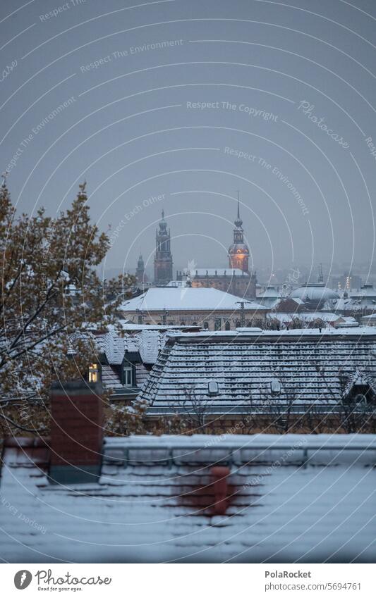 #A0# Dresden im Schnee Himmel Sonnenaufgang sonnig Winter Romantik Außenaufnahme Altstadt Dämmerung Wolken Architektur Stadtzentrum Hofkirche dächer