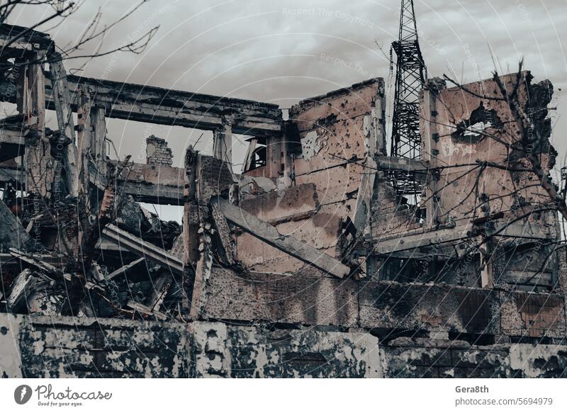 zerstörte Gebäude der Werkstatt des Azovstal-Werks in Mariupol Ukraine mariupol Russland aussetzen attackieren Filmriss gesprengt Bombardierung gebrochen