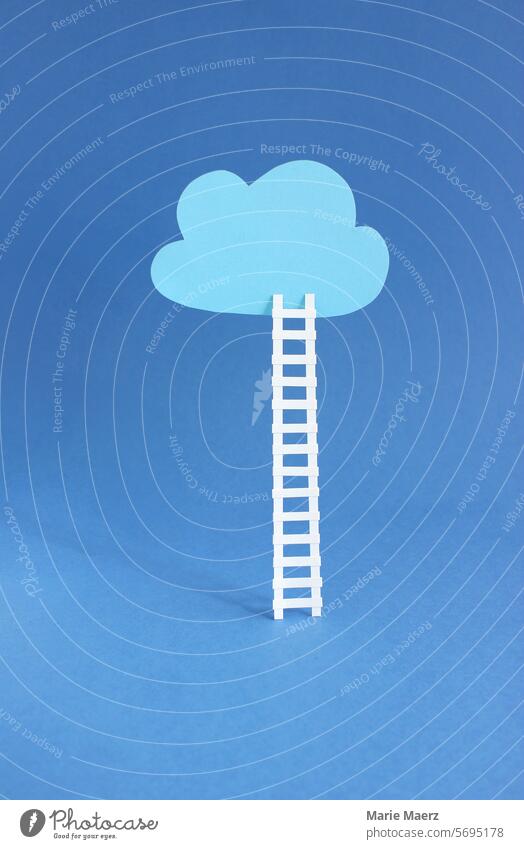 Leiter zu einer schwebenden Wolke blau Blauer Hintergrund Geschäftsidee Karriere Karriere-Konzept Karriereleiter Herausforderung Cloud Farbe Textfreiraum