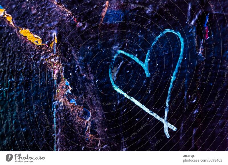 Dunkles Herz Wand Nahaufnahme Liebe schwarz Romantik Verliebtheit Zeichen Valentinsgruß Symbol Form romantisch alt Glück Zeichnung dekorativ Partnerschaft