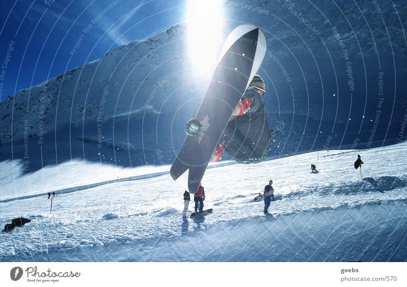 Pipe04 Winter Halfpipe Snowboard Sport Berge u. Gebirge Alpen Schnee Sonnenstrahlen Sonnenlicht Außenaufnahme Farbfoto Skigebiet fliegen springen Trick hoch