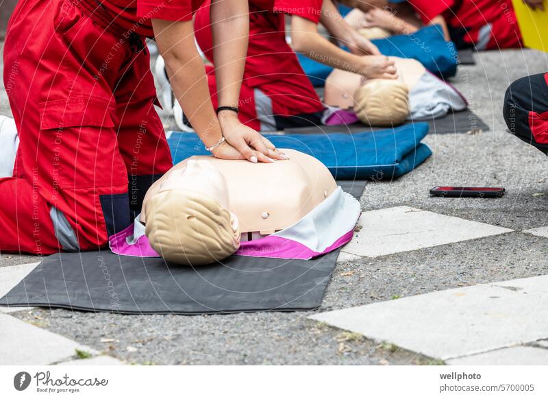 CPR- und Erste-Hilfe-Kurs Widerbelebung kardiopulmonale Reanimation Erste Hilfe Gesundheit erste Unterstützung Training Wiederbelebung Klasse Zertifizierung