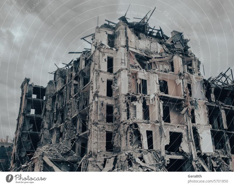 zerstörte und verbrannte Häuser in der Stadt im Ukraine-Krieg donezk Kherson kyiv Lugansk mariupol Russland Saporoschje aussetzen Verlassen attackieren bakhmut