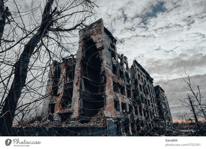 zerstörte und verbrannte Häuser in der Stadt Russland Ukraine Krieg donezk Kherson kyiv Lugansk mariupol Saporoschje aussetzen Verlassen attackieren bakhmut