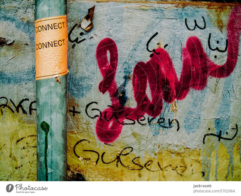 CONNECT CONNECT Regenrinne verbinden Straßenkunst Graffiti Wort Englisch Großbuchstabe Kreativität Wand verwittert Subkultur Spray handschriftlich Name urban