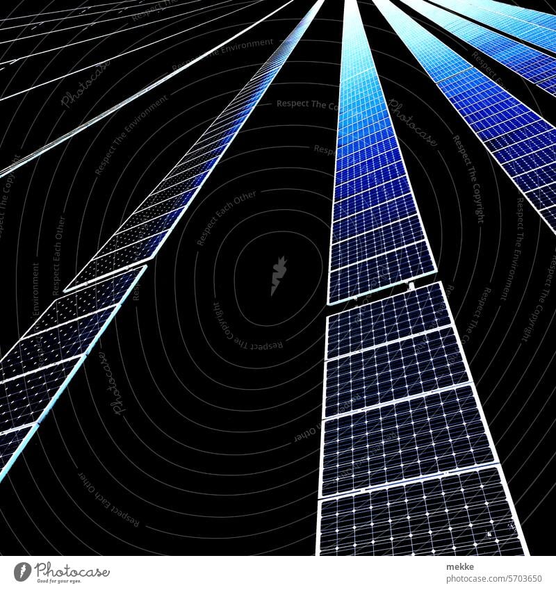 Solarpanel im Weltall Solarpark Solarkraftwerk Solaranlage Erneuerbare Energie Photovoltaik Solarzellen Sonnenenergie Solarenergie Photovoltaikanlage