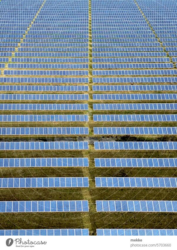 Voll Strom Solarpark Solarkraftwerk solarpanel Sonnenenergie regenerative energie Solarzellen Photovoltaikanlage Kraftwerk Solarenergie Erneuerbare Energie