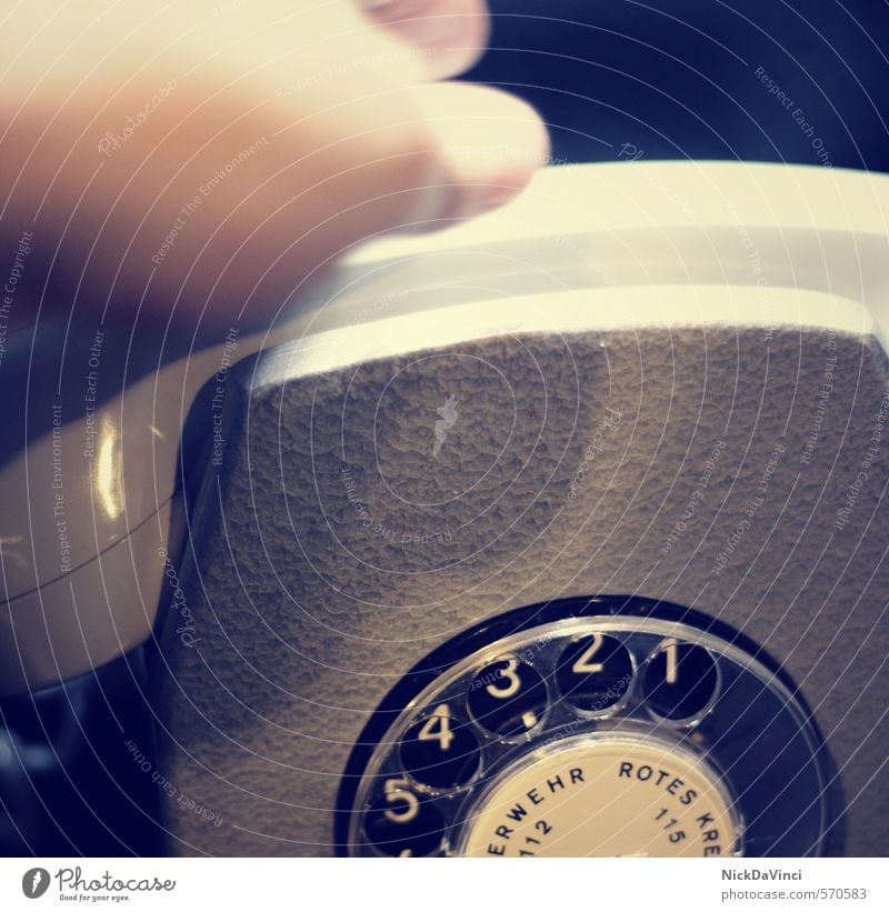 Es klingelt! Hand Termin & Datum abheben altmodisch analog Apparatur Business Callcenter Dienstleistungsgewerbe Elektrisches Gerät Telekommunikation Klingel