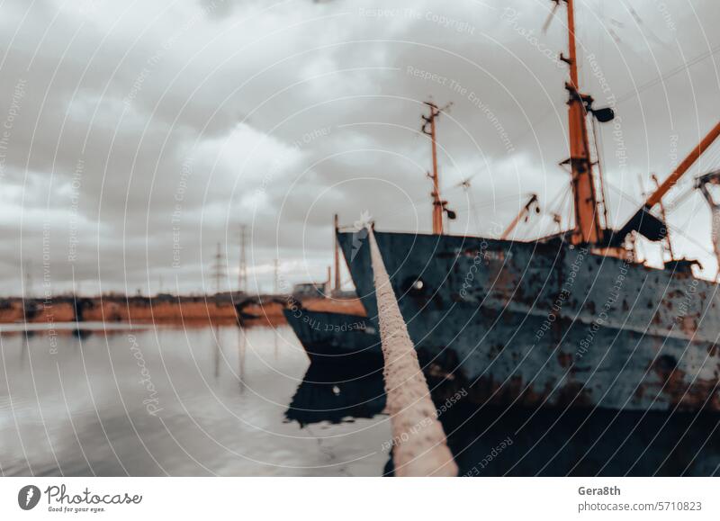 altes Schiff in der Ukraine auf Grund gelaufen Berdjansk Kherson mariupol Odessa Verlassen verirrt Strand groß Boot Ladung Katastrophe Küste Konflikt Krise