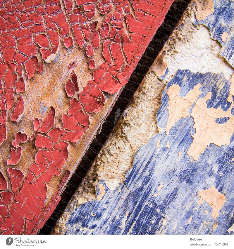 Heißkaltfront Stein Holz heiß kaputt retro Stadt blau rot Bewegung Symmetrie diagonal Farbstoff Farbe Farbenspiel frontal Lack lackiert abblättern Dynamik