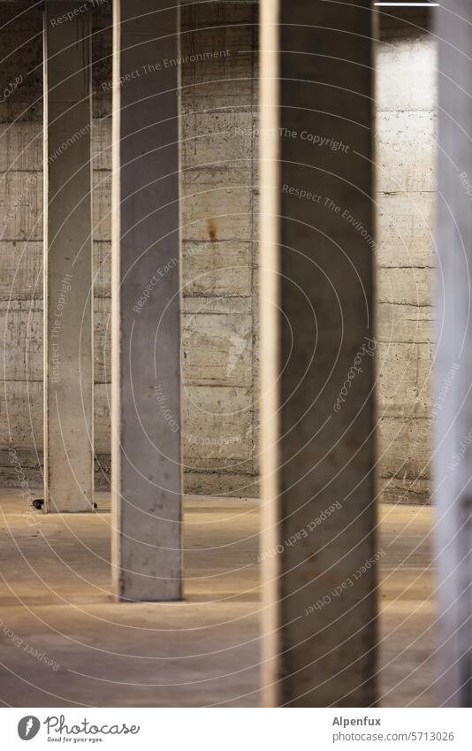 Die Säulen des Ruhrpotts | Glückauf! Beton Betonsäulen Perspektive Bauwerk Architektur Betonmauer Betonwand trist Gebäude Wand Betonbauweise Menschenleer grau