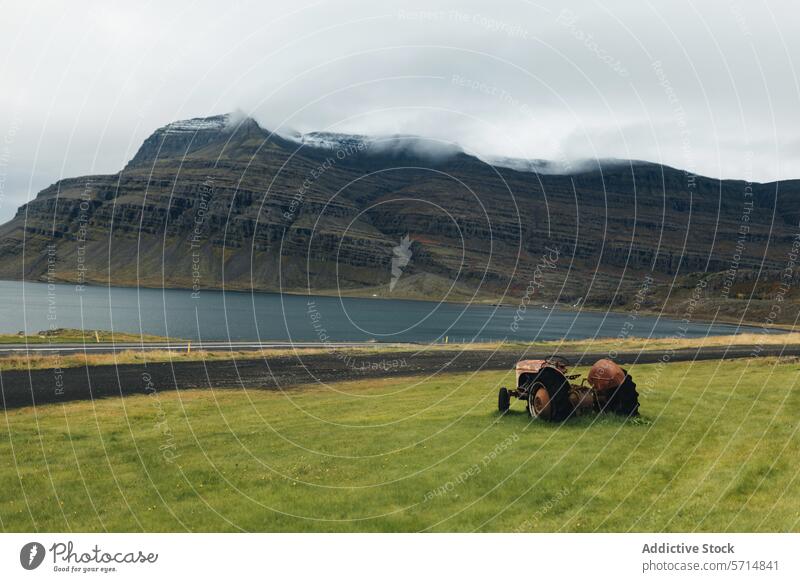 Generiertes Bild Island Landschaft Berge See Traktor Gelassenheit ruhig malerisch majestätisch reisen Ausflugsziel Natur im Freien rustikal altehrwürdig