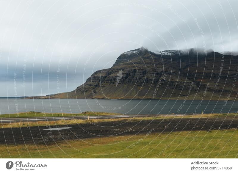 Generiertes Bild Island Berge u. Gebirge MEER Landschaft Natur bedeckt dramatisch Gelassenheit Majestät Hoheit reisen im Freien nordisch isländisch Himmel Cloud