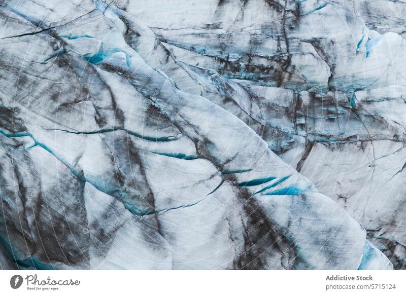 Gletscherstrukturen und blaue Gletscherspalten im VatnajÃ¶kull-Nationalpark Luftaufnahme Island Crevasse Eis Muster texturiert natürlich malerisch Landschaft