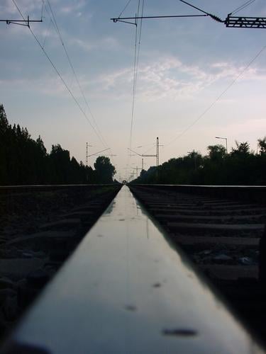 vorsicht zug Eisenbahn Gleise Perspektive
