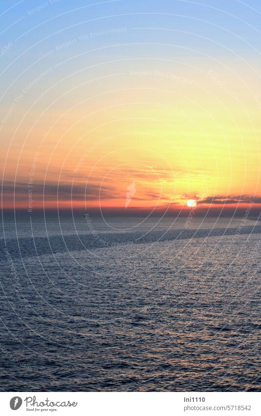 An Bord beim Sonnenuntergang II Naturschauspiel Sommer Tagesausklang Abendstimmung auf dem Meer Nordsee romantisch Wasser Horizont