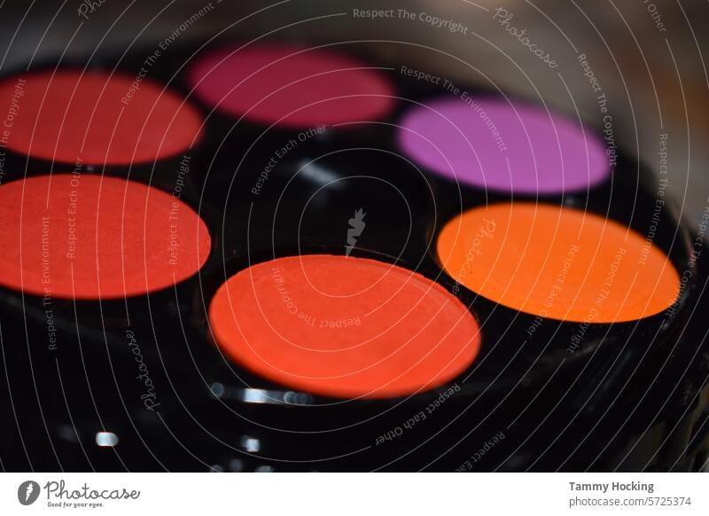 Aquarellpalette in einem Kreis mit einer Farbpalette von Orange bis Violett Palette Farbe Aquarelle Kunst mehrfarbig bunt gemischt Künstler Form Kreisform