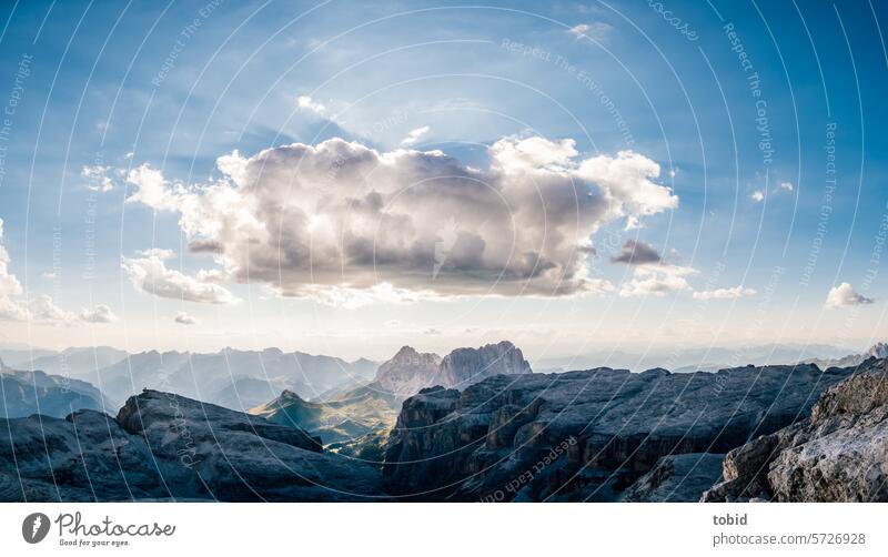 Wolkige Aussicht Dolomiten Berge u. Gebirge Gipfel Schluchten Täler Sommer Schönes Wetter Schatten Schattenspiel ausblick Panorama (Aussicht) Fels Felswand