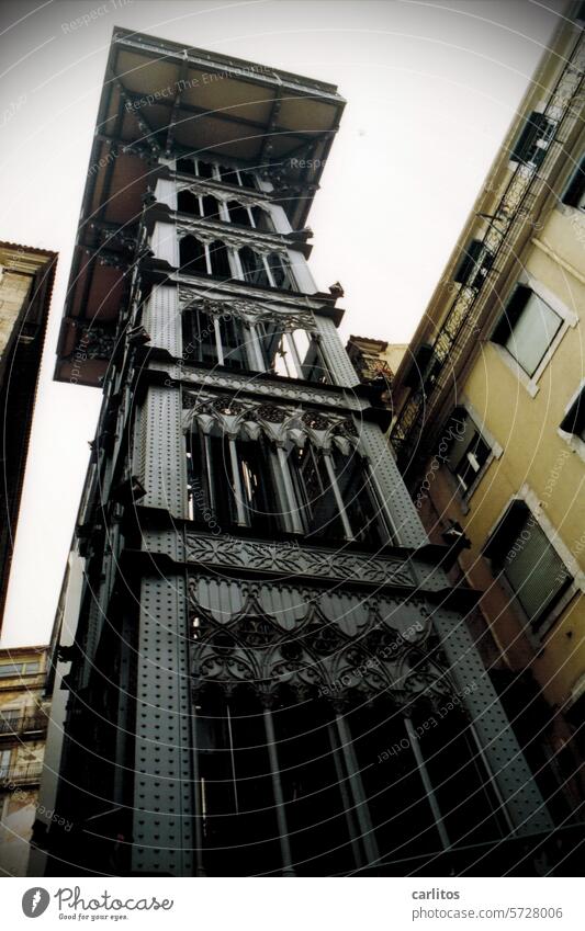 Städtereisen in den 80ern | Lisa aus Bonn in Lissabon Altstadt Elevador de Santa Justa Portugal Fahrstuhl Eiffel Sehenswürdigkeit Architektur Tourismus