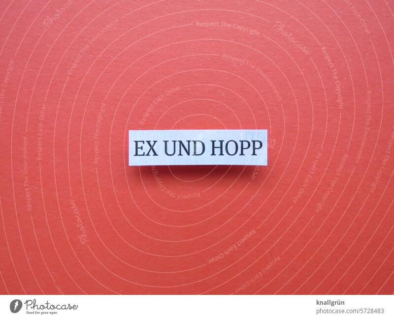 Ex und hopp Text oberflächlich abwertend bequem Buchstaben Schriftzeichen Wort Typographie Farbfoto Mitteilung Kommunizieren Menschenleer Sprache Kommunikation