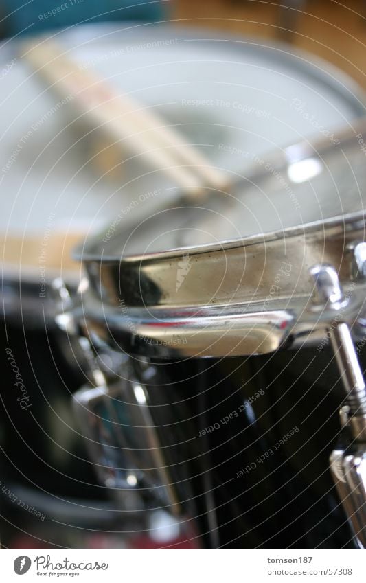 drums1 Schlagzeug laut Trommel herzbewegend Musik Werkstatt Innenaufnahme rhytmisch sticks Freude