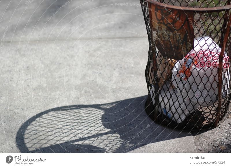 basket Müll Amerika Gitter papierkorp wastebasket trashig litter Graffiti Rost Lautsprecher Straße street