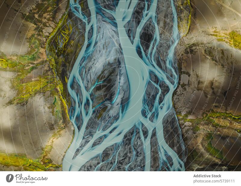 Luftaufnahme eines Serpentinenflusses in Island Fluss türkis Wasser Landschaft robust Natur Schönheit natürlich malerisch im Freien fließend strömen geflochten