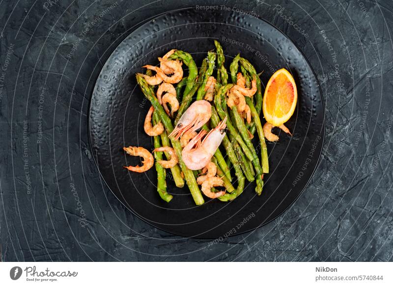 Krabben mit jungem gekochtem Spargel. Granele Lebensmittel Gemüse Meeresfrüchte Gesundheit grün Küche Salatbeilage Teller Essen zubereiten Diät Amuse-Gueule