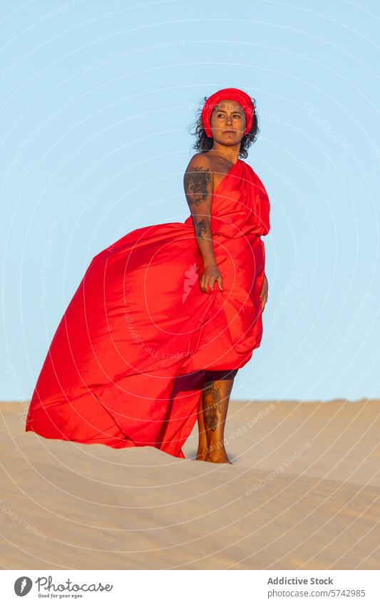 Elegante Frau in leuchtend rotem Kleid posiert auf Wüstendünen wüst Dunes Sand elegant im Freien majestätisch fließend pulsierend Mode Stil Starrer Blick