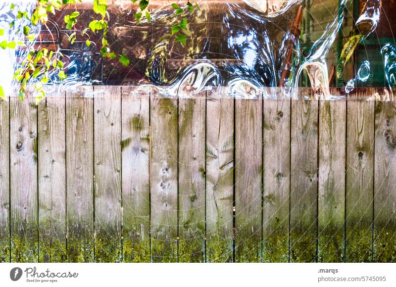 Regenschutz Holzzaun Zaun Barriere Schutzfolie Kunststoff Reflexion & Spiegelung Begrenzung Irritation Lichtspiel