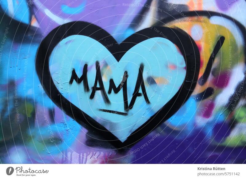 mama graffiti herz liebe streetart mutter mutti mami mum frau muttertag mutterliebe feiern ehren lieben fröhlich dankbar zeichen symbol
