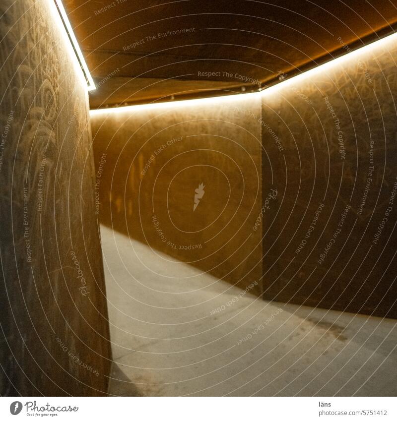 Durchgang l Glückauf! Tunnel Wege & Pfade Menschenleer Beleuchtung Untergrund Neonlicht Symmetrie Unterführung unterirdisch Kunstlicht Strukturen & Formen